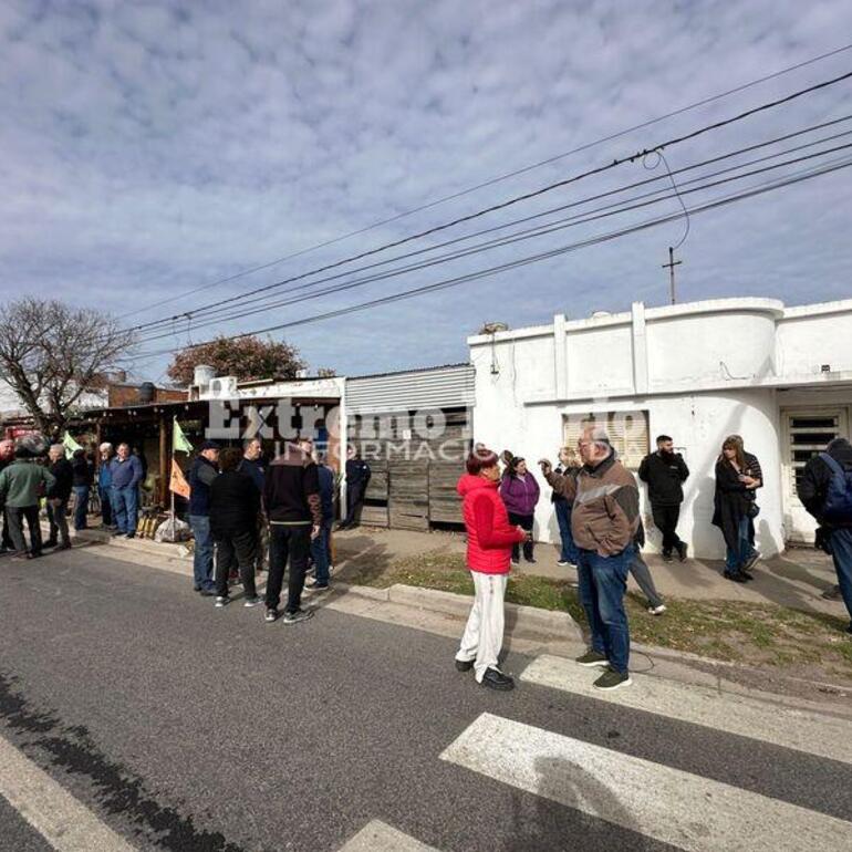 Imagen de Tensi&oacute;n en la Ruta 21: Vecinos realizan un corte total en reclamo de soluciones urgentes