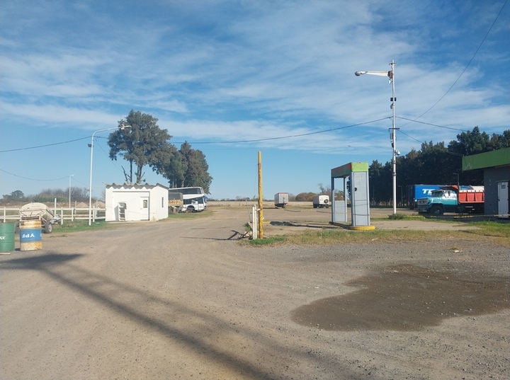 La playa de camiones est&aacute; situada en el ingreso norte por Ruta 21