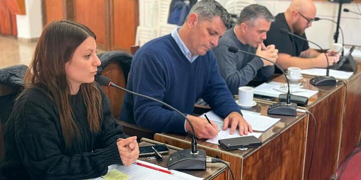 Milagros Serra junto a sus pares en el Concejo Municipal