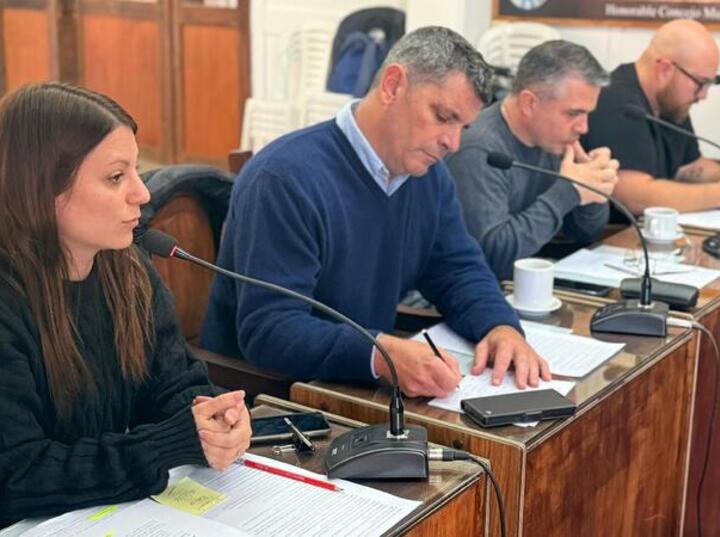 Milagros Serra junto a sus pares en el Concejo Municipal