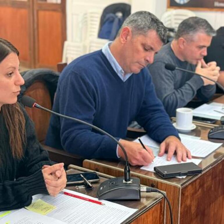 Milagros Serra junto a sus pares en el Concejo Municipal