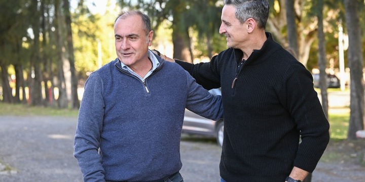 Imagen de El Senador Provincial Ciro Seisas visit&oacute; a los Bomberos Voluntarios de Alvear