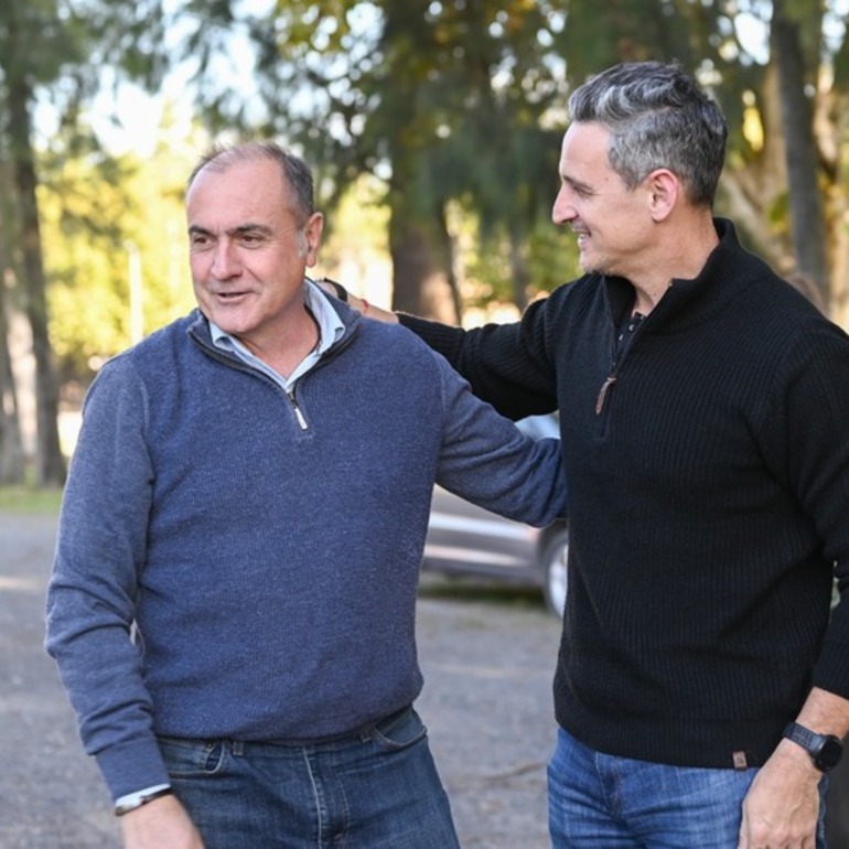 Imagen de El Senador Provincial Ciro Seisas visit&oacute; a los Bomberos Voluntarios de Alvear