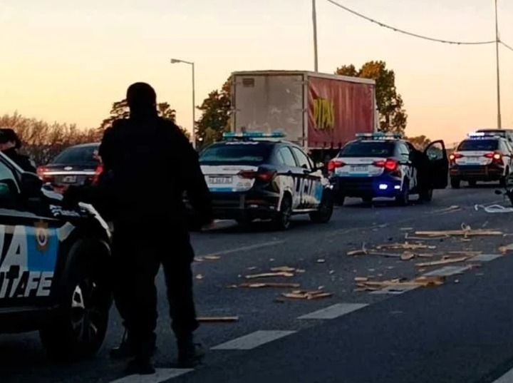 Imagen de Fatal choque en Circunvalaci&oacute;n: muri&oacute; un motociclista y hubo otros tres heridos graves