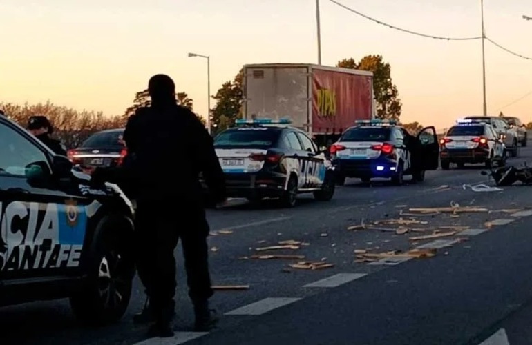 Imagen de Fatal choque en Circunvalaci&oacute;n: muri&oacute; un motociclista y hubo otros tres heridos graves