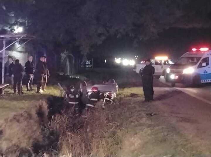 Imagen de Ruta 21: Un autom&oacute;vil volc&oacute; y termin&oacute; en la zanja