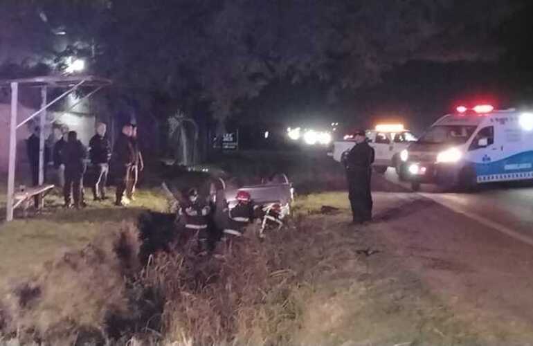 Imagen de Ruta 21: Un autom&oacute;vil volc&oacute; y termin&oacute; en la zanja