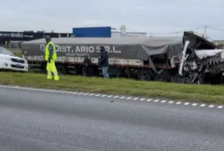 Imagen de Impresionante choque de camiones en la autopista Rosario-Buenos Aires entre Arroyo Seco y Fighiera Imagen de Impresionante choque de camiones en la autopista Rosario-Buenos Aires entre Arroyo Seco y Fighiera