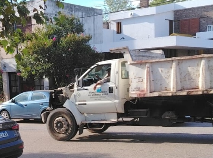 Camión municipal fotografiado circulando en zona centro. Camión municipal fotografiado circulando en zona centro.
