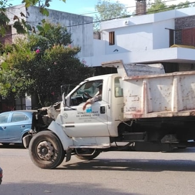 Cami&oacute;n municipal fotografiado circulando en zona centro.