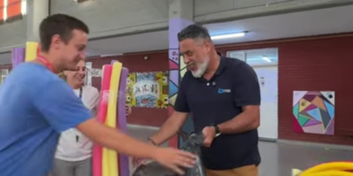 Imagen de Entrega de materiales deportivos a escuelas de la localidad
