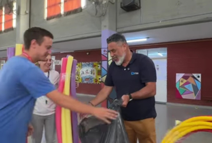 Imagen de Entrega de materiales deportivos a escuelas de la localidad