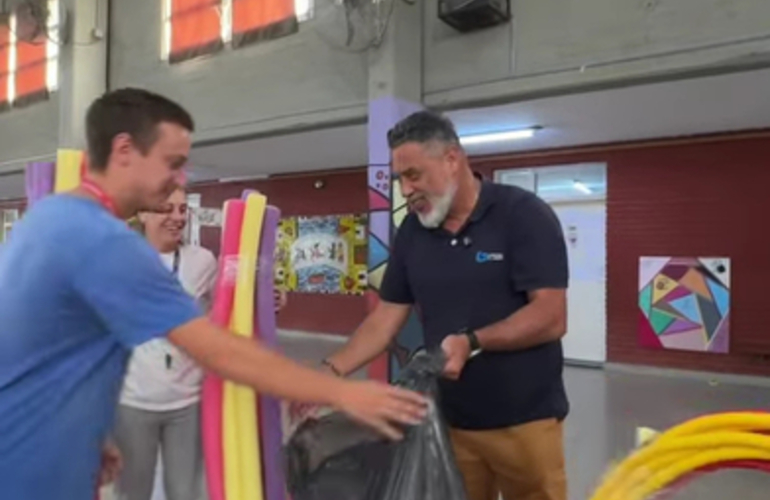Imagen de Entrega de materiales deportivos a escuelas de la localidad