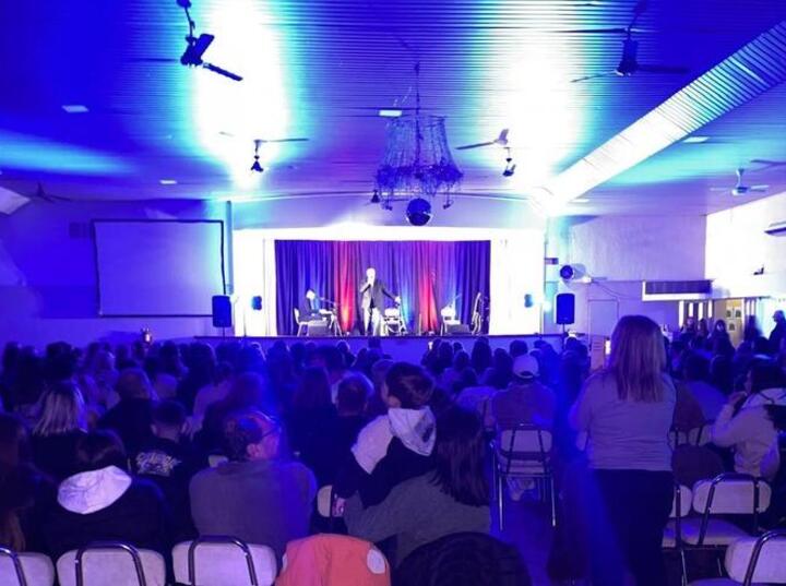 Los alumnos subieron al escenario del Centro de Jubilados y Pensionados de AS