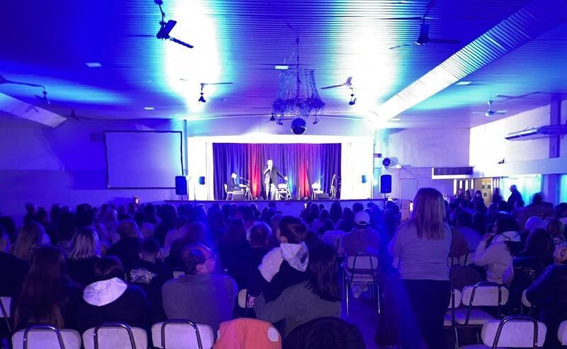 Los alumnos subieron al escenario del Centro de Jubilados y Pensionados de AS