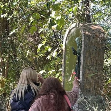 Imagen de 5&deg; aniversario de la Gruta del Padre P&iacute;o en el Barrio Mirador del R&iacute;o
