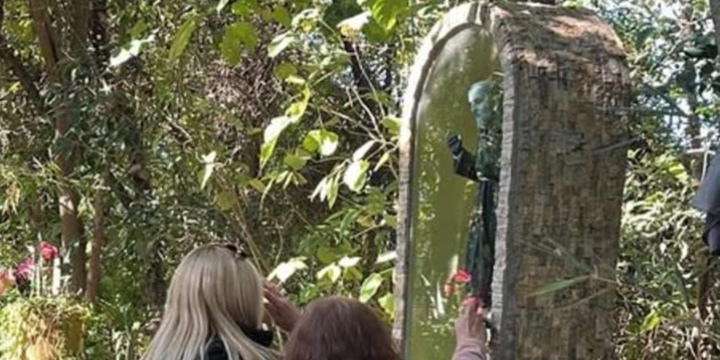 Imagen de 5&deg; aniversario de la Gruta del Padre P&iacute;o en el Barrio Mirador del R&iacute;o