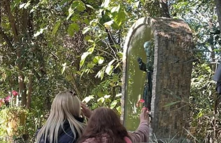 Imagen de 5&deg; aniversario de la Gruta del Padre P&iacute;o en el Barrio Mirador del R&iacute;o