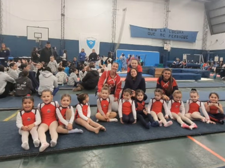 Imagen de Gimnastas de Talleres, compitieron en un Encuentro de Gimnasia Art&iacute;stica en el club Libertad