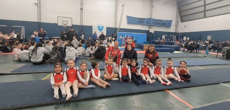 Imagen de Gimnastas de Talleres, compitieron en un Encuentro de Gimnasia Art&iacute;stica en el club Libertad