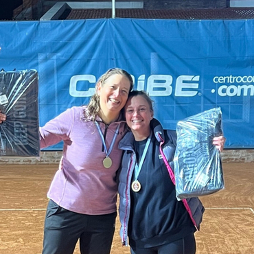 Imagen de La dupla femenina de ASAC, Fabbri y Szcszepanowski son Campeonas en Dobles C1 del Pre Interclubes