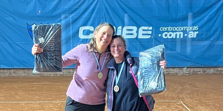 Imagen de La dupla femenina de ASAC, Fabbri y Szcszepanowski son Campeonas en Dobles C1 del Pre Interclubes