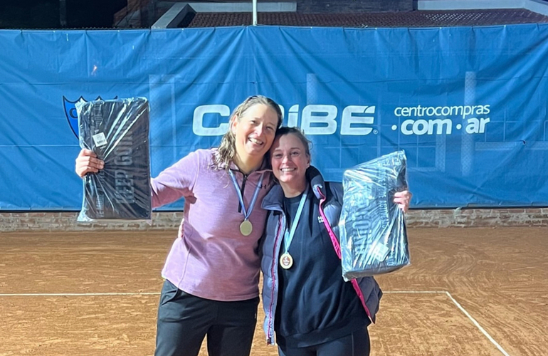 Imagen de La dupla femenina de ASAC, Fabbri y Szcszepanowski son Campeonas en Dobles C1 del Pre Interclubes