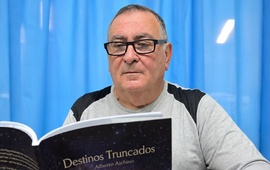 Imagen de Alberto Aichino presta su novela "Destinos Truncados
