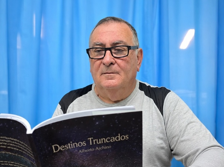 Imagen de Alberto Aichino presta su novela "Destinos Truncados