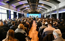 Imagen de Alvear estuvo presente en la Terminal Fluvial de Rosario para formar parte de la conferencia �Fabricar Futuro�