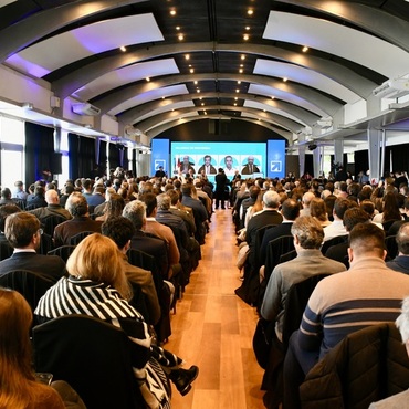 Imagen de Alvear estuvo presente en la Terminal Fluvial de Rosario para formar parte de la conferencia �Fabricar Futuro�