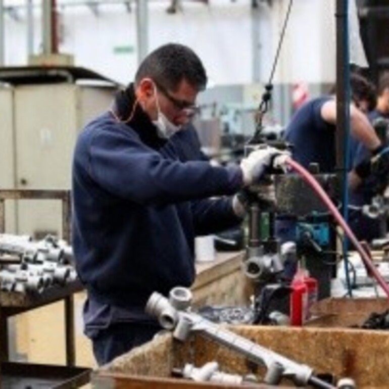 Imagen de Alarma en el motor industrial regional: La actividad metal&uacute;rgica acumula 34 meses de ca&iacute;da consecutiva