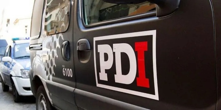 Imagen de Una alumna llevó marihuana y una balanza a la escuela y la investigación derivó en la detención de una policía Imagen de Una alumna llevó marihuana y una balanza a la escuela y la investigación derivó en la detención de una policía