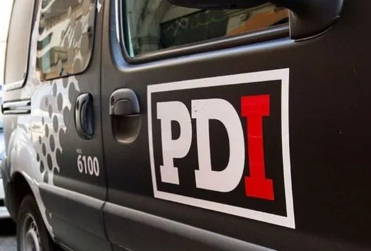 Imagen de Una alumna llev&oacute; marihuana y una balanza a la escuela y la investigaci&oacute;n deriv&oacute; en la detenci&oacute;n de una polic&iacute;a