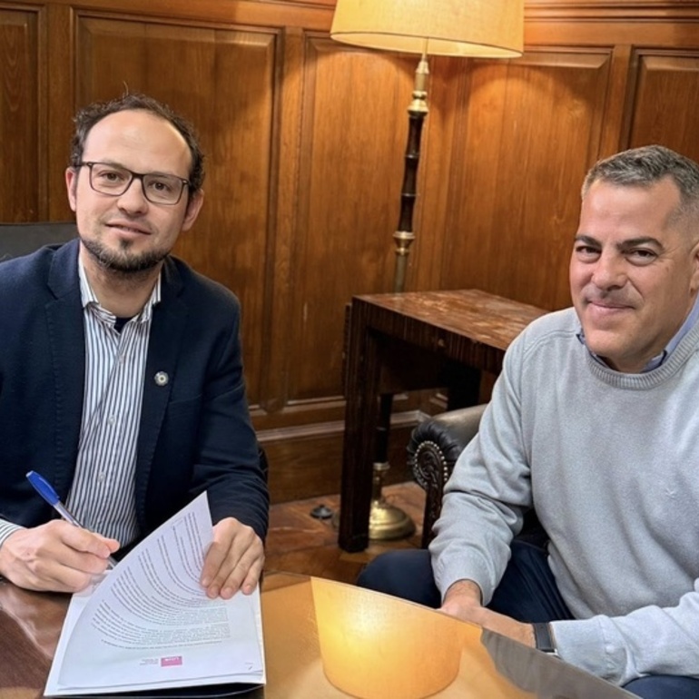 Imagen de Pueblo Esther firm&oacute; un convenio con la UNR para realizar un estudio t&eacute;cnico integral sobre el Canal Urbano
