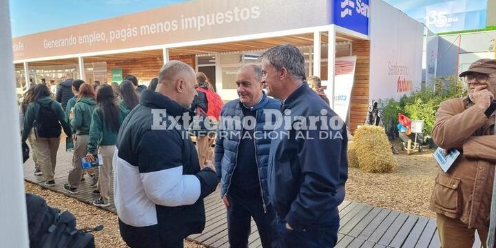 Imagen de Alvear presente en AgroActiva: Parques productivos firmaron un Compromiso con la Innovaci&oacute;n Laboral junto a la Provincia