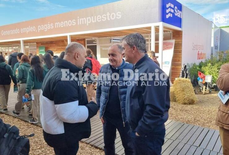 Imagen de Alvear presente en AgroActiva: Parques productivos firmaron un Compromiso con la Innovaci&oacute;n Laboral junto a la Provincia