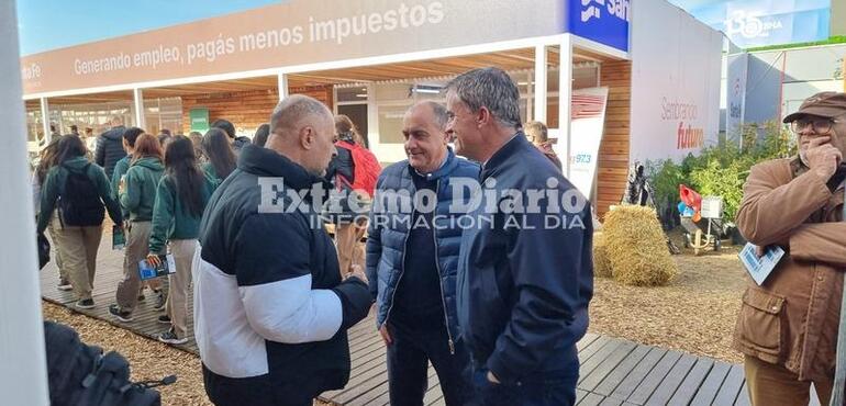 Imagen de Alvear presente en AgroActiva: Parques productivos firmaron un Compromiso con la Innovaci&oacute;n Laboral junto a la Provincia
