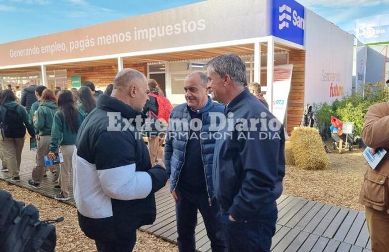 Imagen de Alvear presente en AgroActiva: Parques productivos firmaron un Compromiso con la Innovaci&oacute;n Laboral junto a la Provincia