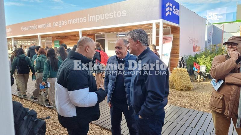 Imagen de Alvear presente en AgroActiva: Parques productivos firmaron un Compromiso con la Innovaci&oacute;n Laboral junto a la Provincia