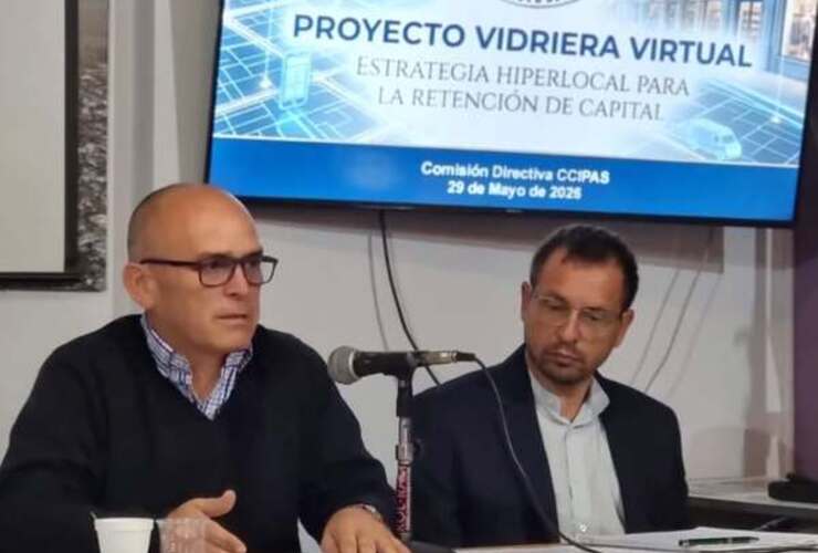 Julio Figueredo y Fernando Purco durante la presentaci&oacute;n oficial de Vidriera Virtual.