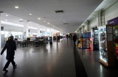 Imagen de Detuvieron a un subinspector de Los Pumas acusado de robar un celular en la terminal