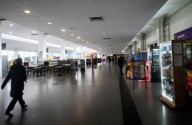 Imagen de Detuvieron a un subinspector de Los Pumas acusado de robar un celular en la terminal