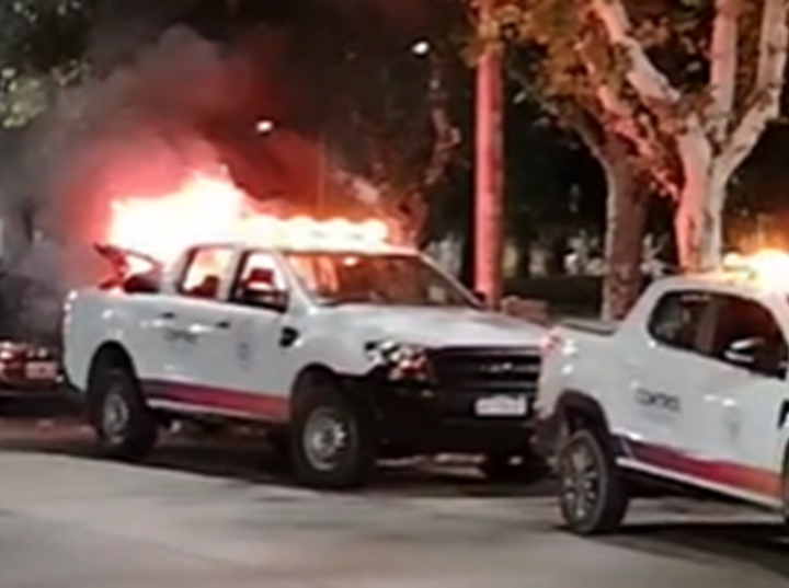 Imagen de &iquest;D&oacute;nde est&aacute; la camioneta de Control Urbano que se prendi&oacute; fuego?