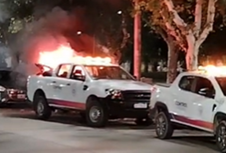 Imagen de &iquest;D&oacute;nde est&aacute; la camioneta de Control Urbano que se prendi&oacute; fuego?