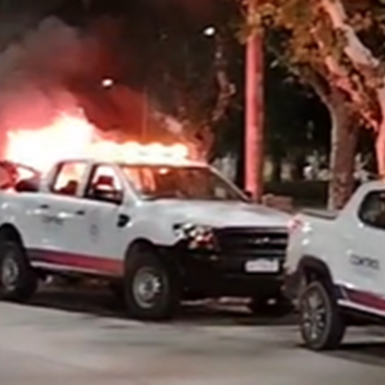 Imagen de &iquest;D&oacute;nde est&aacute; la camioneta de Control Urbano que se prendi&oacute; fuego?