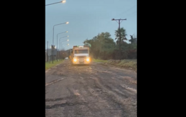 Imagen de Destrozaron un camino reci&eacute;n arreglado en la zona del Bote Club y los vecinos apuntan a una arenera