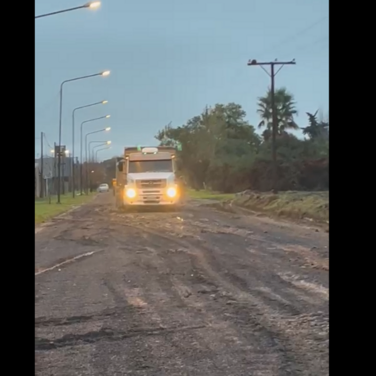 Imagen de Destrozaron un camino reci&eacute;n arreglado en la zona del Bote Club y los vecinos apuntan a una arenera