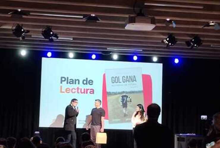 Imagen de Con fuerte respaldo provincial, Dami&aacute;n Andreoli present&oacute; su libro en el Museo del Deporte Santafesino