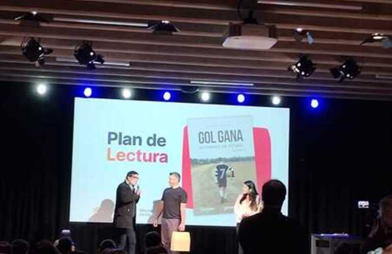 Imagen de Con fuerte respaldo provincial, Dami&aacute;n Andreoli present&oacute; su libro en el Museo del Deporte Santafesino